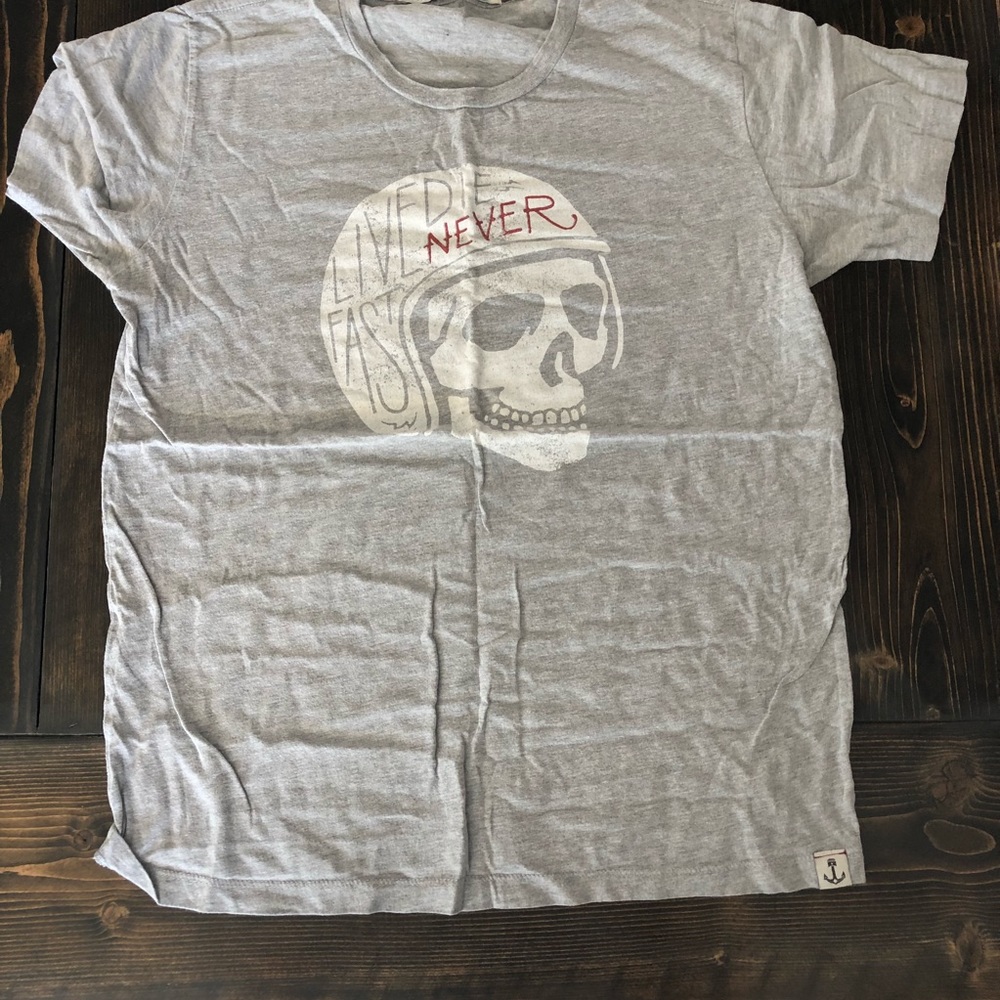 Iron and resin live fast never die tee